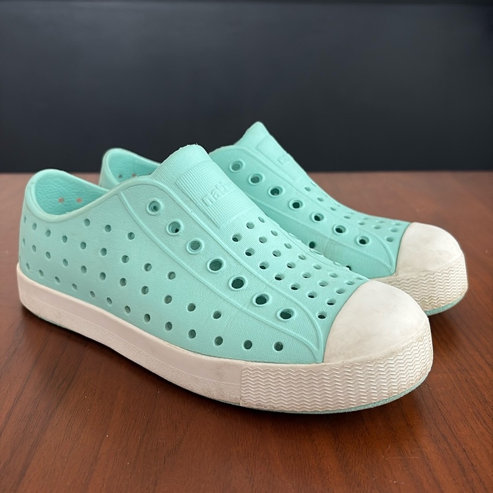 Native: Jefferson Slip-On Sneakers, size 1